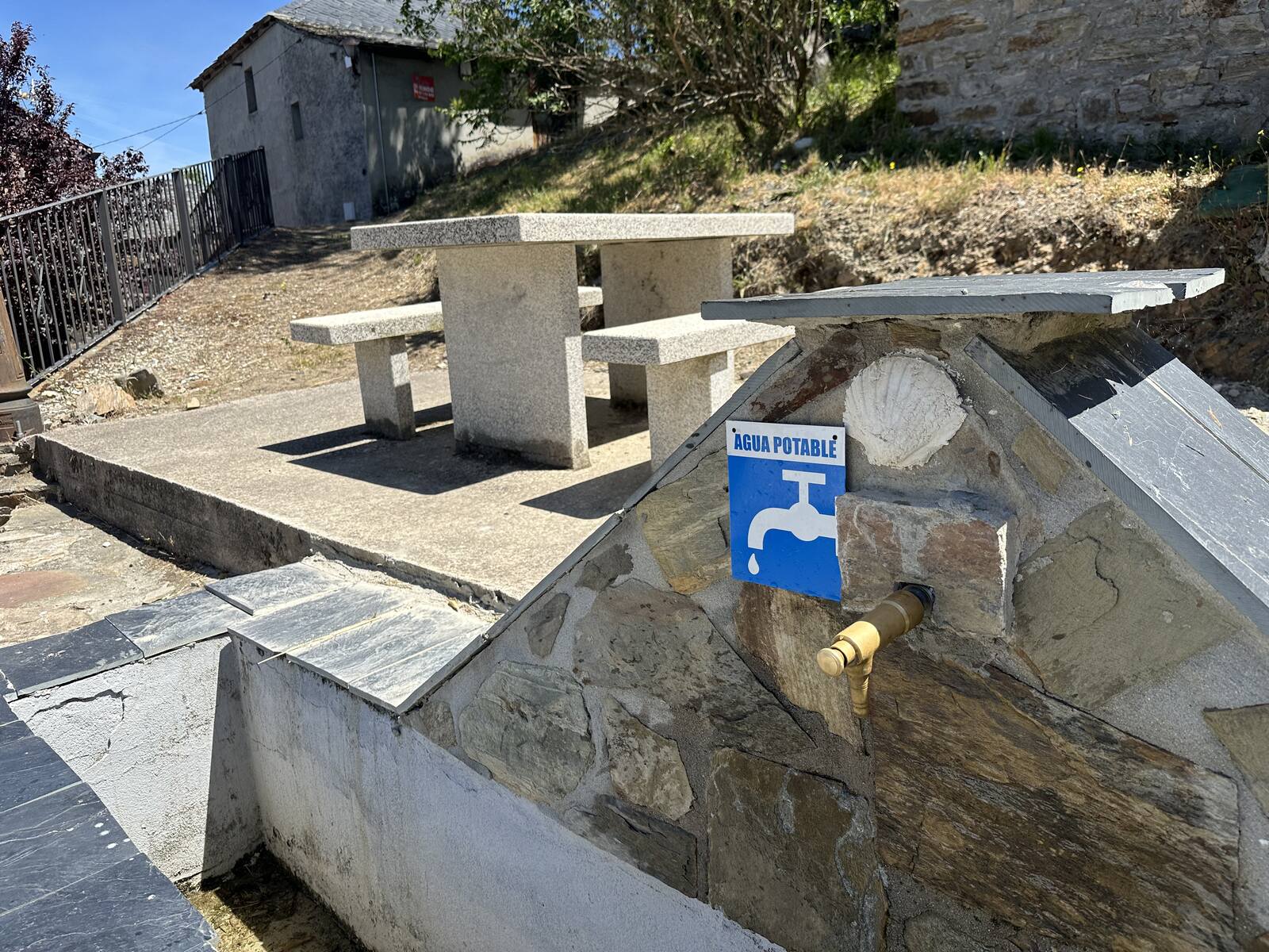 Agua potable，可以喝的水。