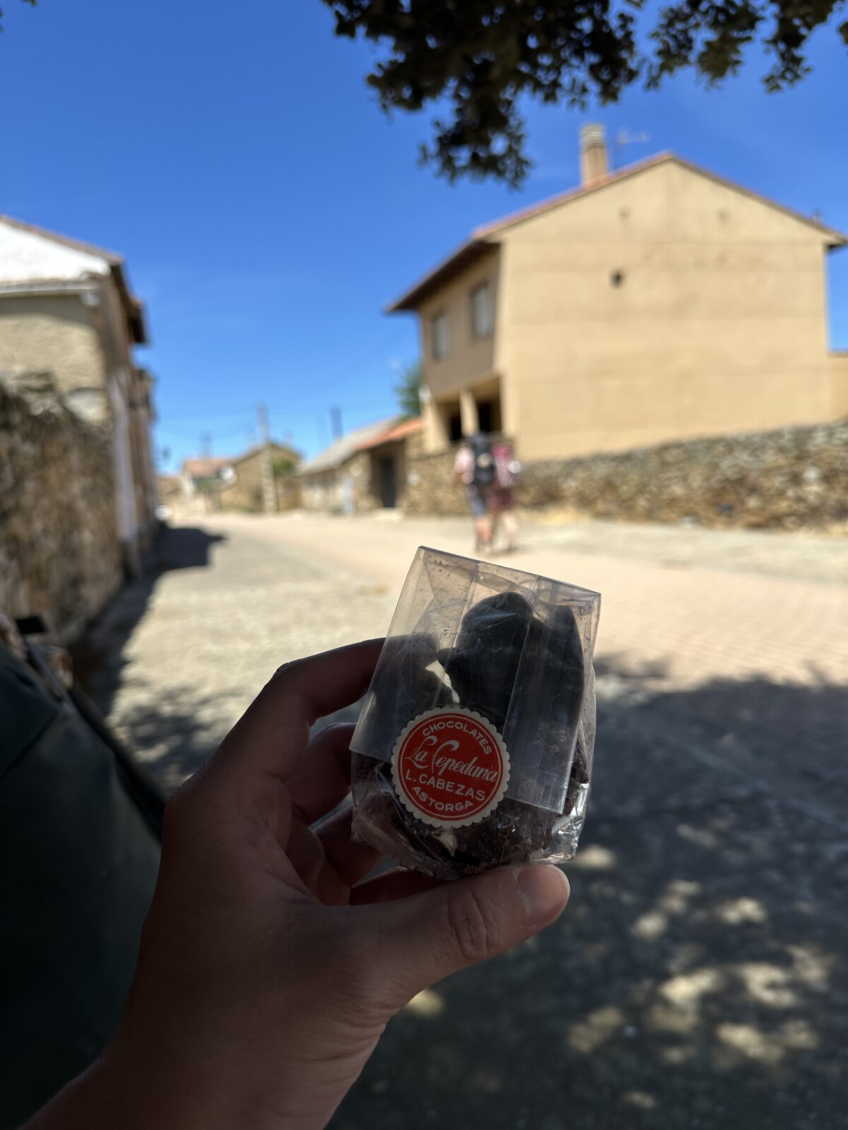 昨天在 Astorga 買的巧克力，這時候拿出來吃。
