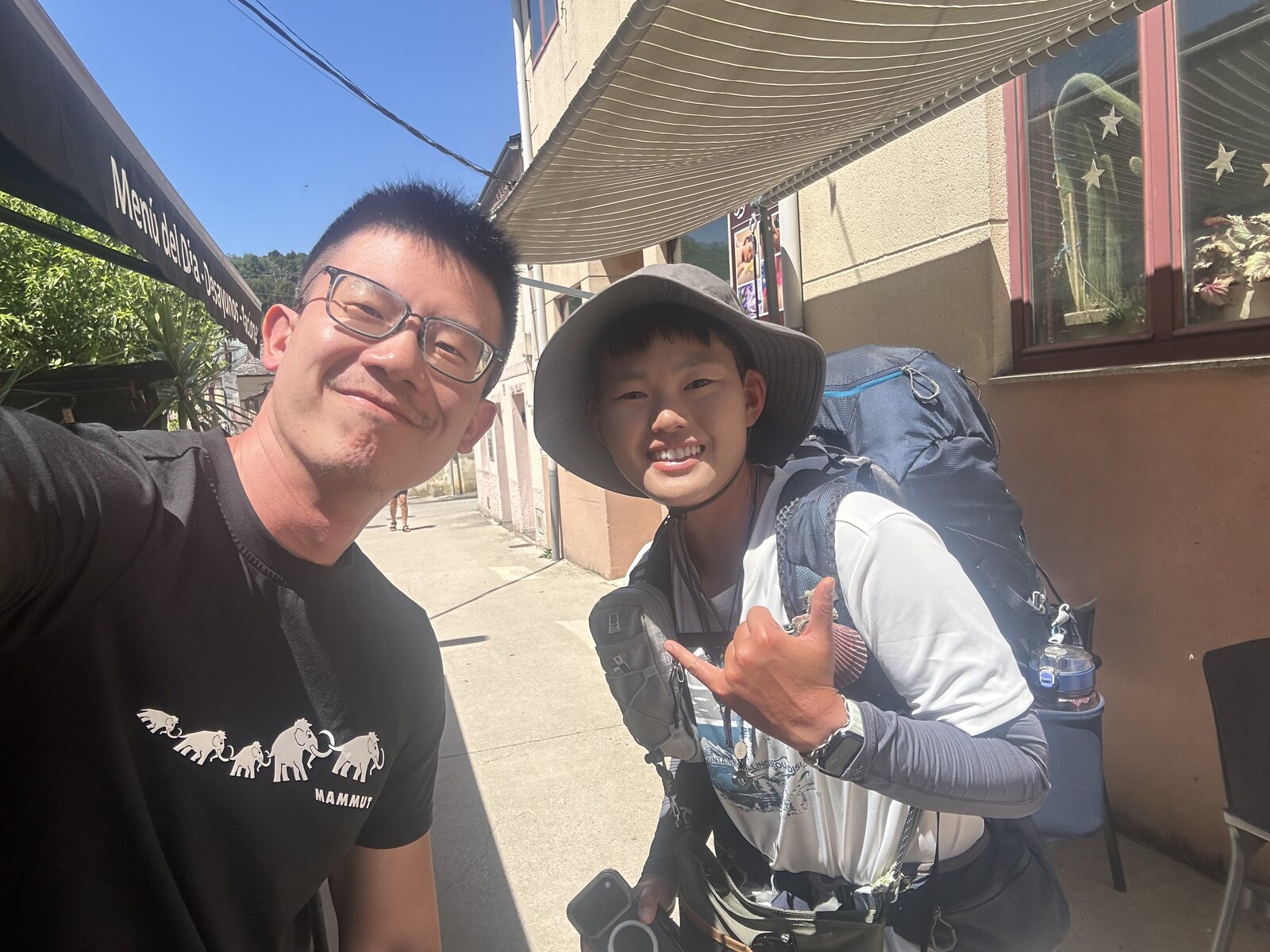 在 Triacastela 遇到的同鄉。他今天要走 40 幾公里到 Sarria。